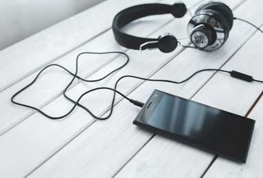 华体会登录-斯洛特辟谣埃基蒂克因红牌罚款：他还年轻，他已意识到错误