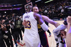 华体会中国-新赛季里程碑观察：老詹冲击多项第一 库里5千三分 杜&amp;登得分攀升