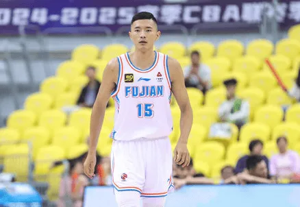 华体会官网-陈林坚：在场上打得很放松，现在慢慢学会主动交流了