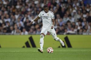 重回老本行？西媒：人手短缺 阿拉巴可能担任左后卫出战阿森纳