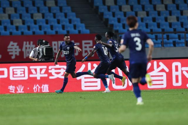 华体会平台-【中超】奥乌苏洛卡迪亚破门 沧州2比1胜10人浙江